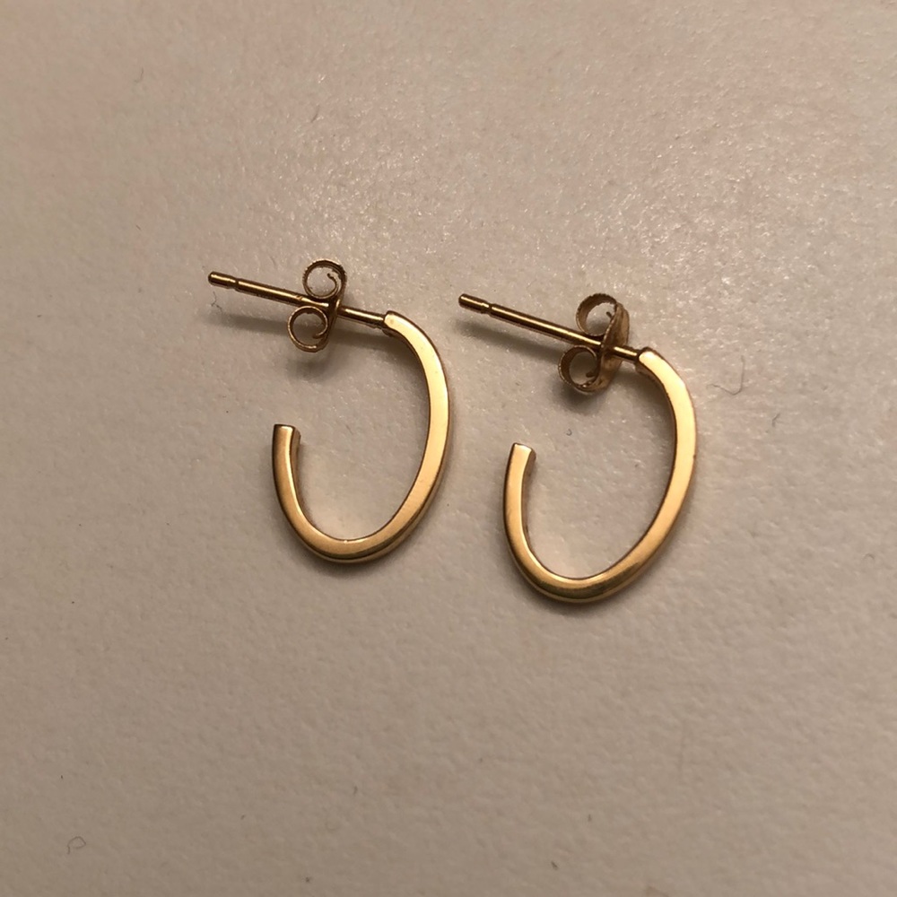 Aurate oval swoosh small hoop 14k gold earrings